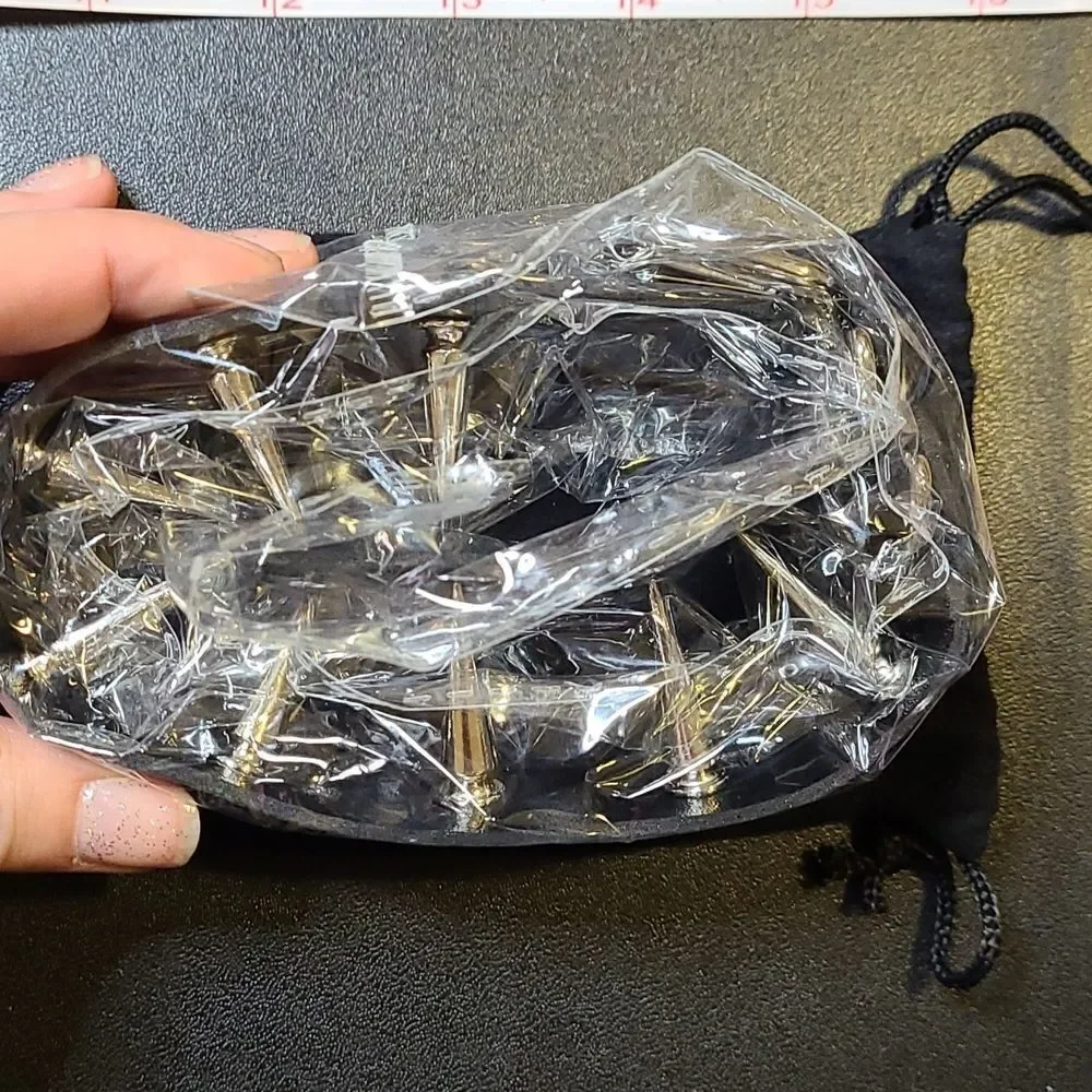 Choker with large spikes